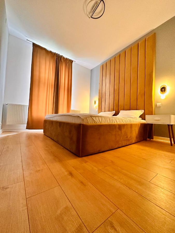 Lv Luxury Apart - One Minute Away From Train Station Predeal Exterior photo