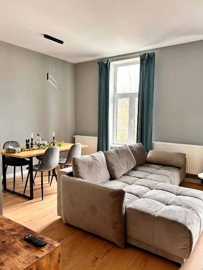 Lv Luxury Apart - One Minute Away From Train Station Predeal Exterior photo